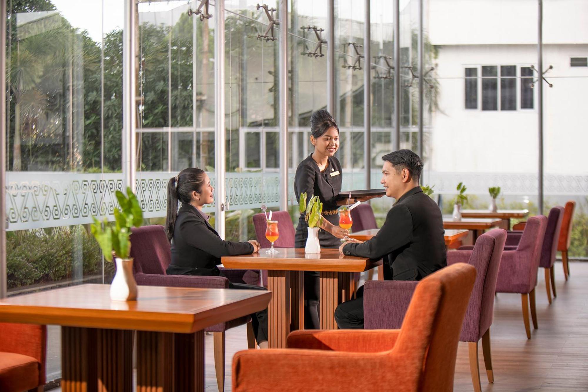 Swiss-Belhotel Danum Palangkaraya Exterior foto